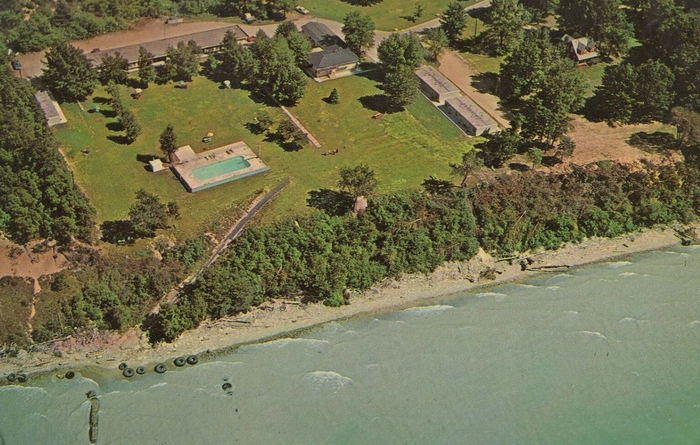 Lake Bluff Inn & Suites (Stieves 4 Season Lake Bluff Motel) - Vintage Post Card (newer photo)